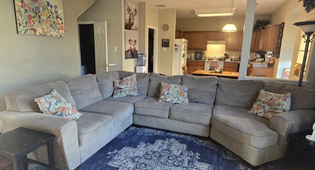 Foto del edificio - 16902 Graham Walk