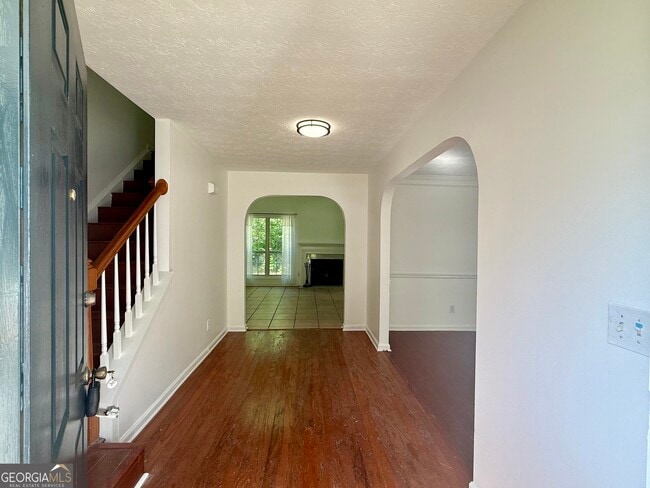 Foto del edificio - 2700 Woodbine Hill Way NW