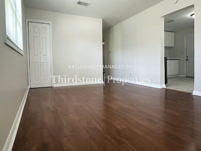 Foto del edificio - 1173 W 27th St
