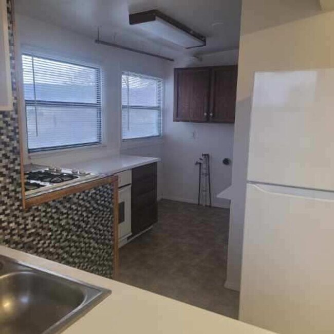 Building Photo - 3 bed 1 bath house