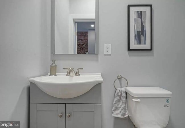 Building Photo - Point Breeze Home