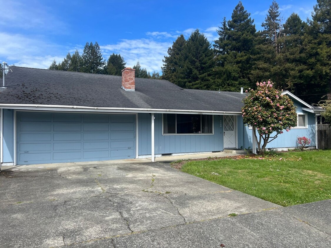 4590 Excelsior Rd Unit A, Eureka, CA 95503 Room for Rent in Eureka