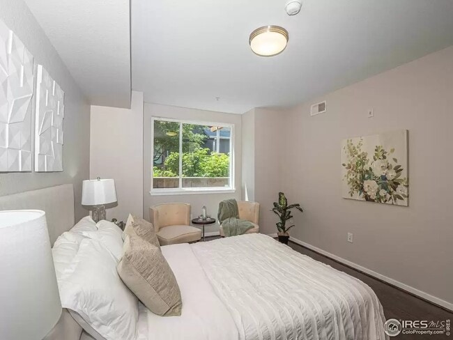 Master bedroom - 2850 E College Ave Apartment