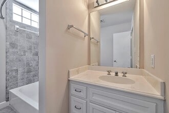 Building Photo - 648 Westcross St