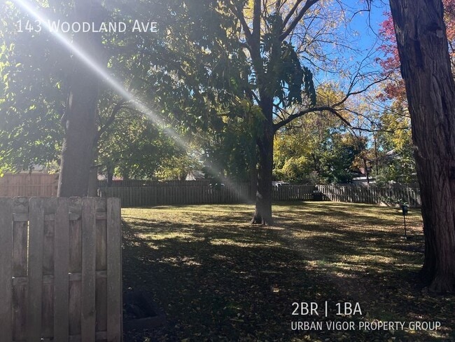 Foto del edificio - 143 Woodland Ave