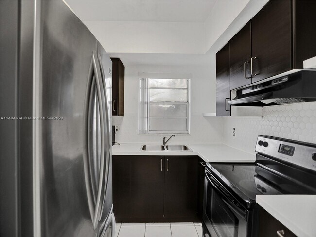 Foto del edificio - 3530 NW 43rd Ave