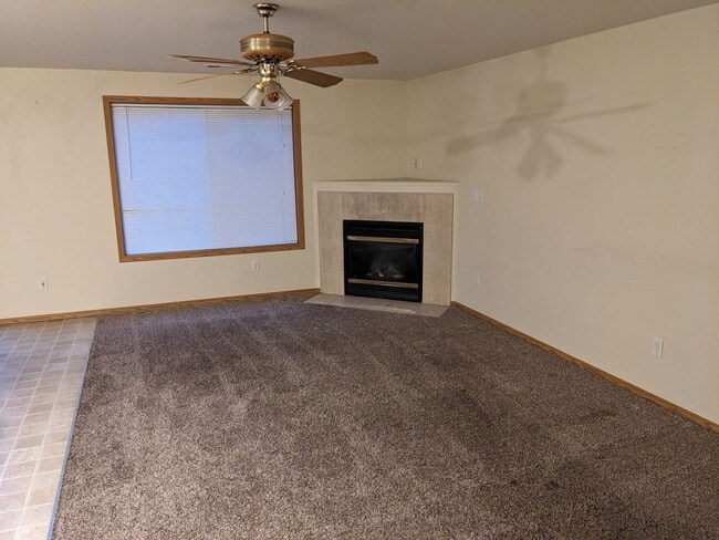 Building Photo - 3 Bedroom home