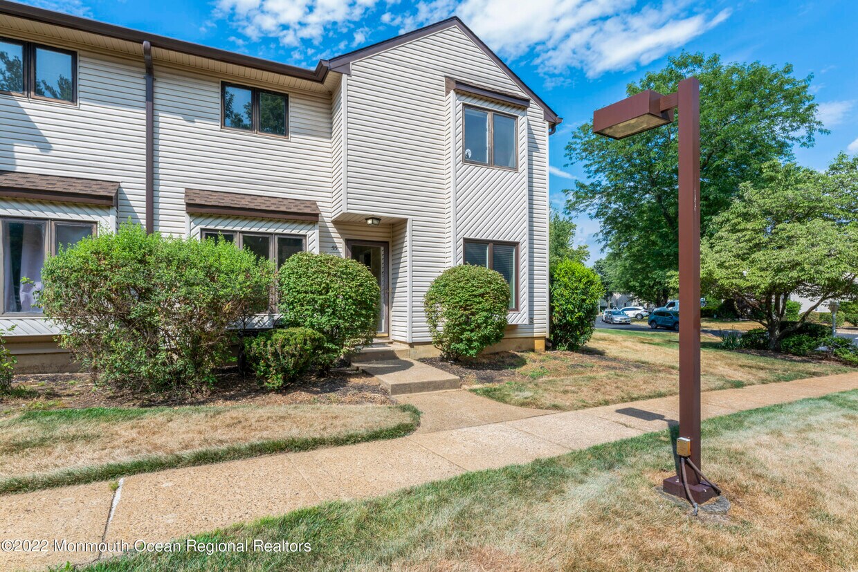 55 Orange Dr, Marlboro, NJ 07746 Condo for Rent in Marlboro, NJ