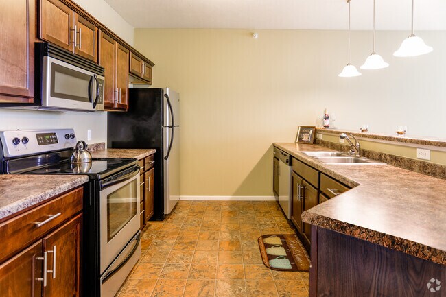 1BR, 1BA - 1,024 SF - The Ponds at Heritage Place