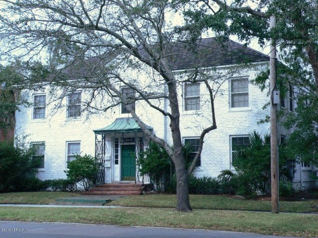 Primary Photo - Charleston Court