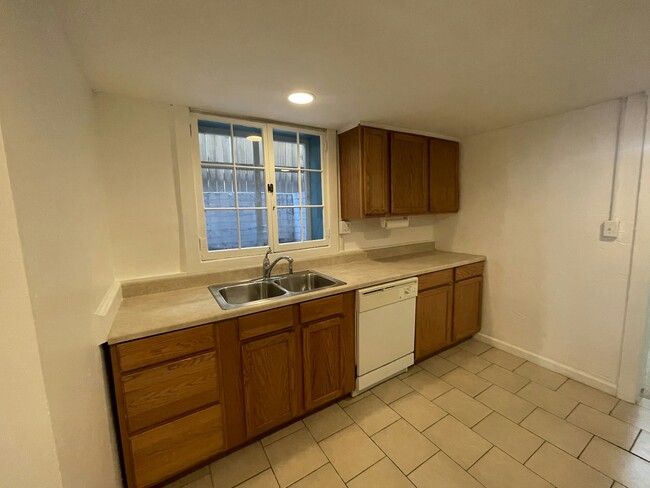 Photo - 27 S Grant St Apartment