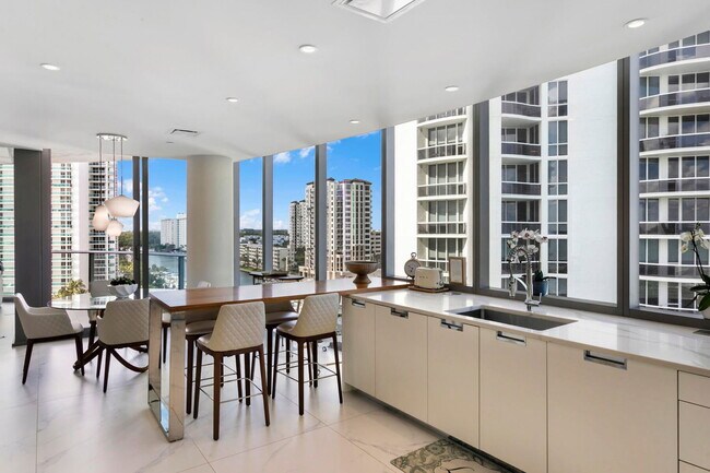 Foto del edificio - 15701 Collins Ave