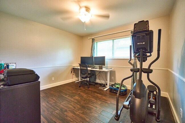 Foto del edificio - 5506 Dumfries Dr