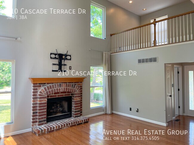 Building Photo - Just Listed! - 210 Cascade Terrace Dr