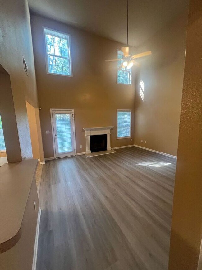 Foto del edificio - Magnificent 3 bedroom 3 bath Home in Mulberry Park!