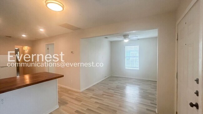 Building Photo - 125 Magendie St