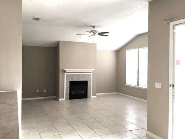 Foto del edificio - 9140 Prosperity Lake Dr
