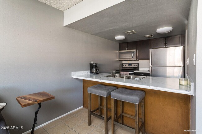 Foto del edificio - 7436 E Chaparral Rd