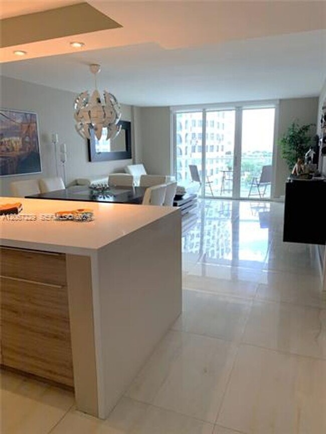 Foto del edificio - 5701 Collins Ave