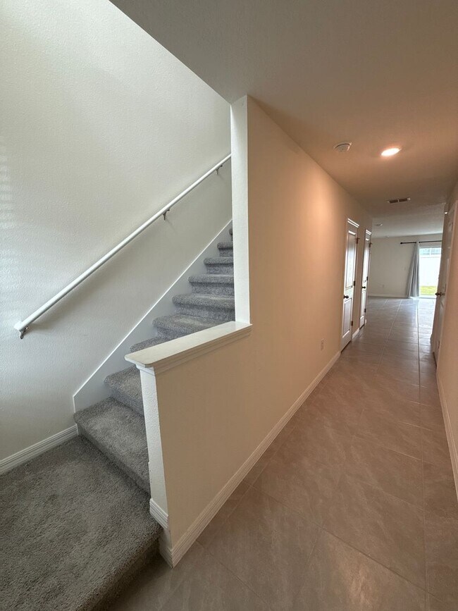 Building Photo - Beautiful Townhome Community Close to Everything!!