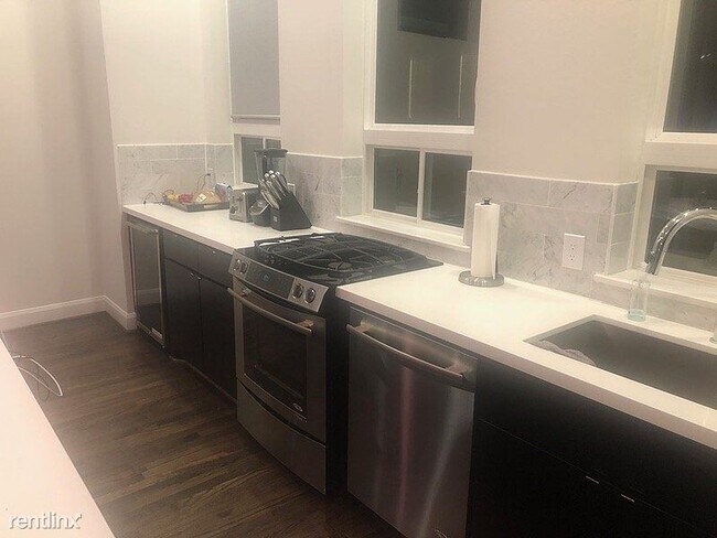 Foto del edificio - 1 br, 1.5 bath Townhome - 3139 Leeland Street