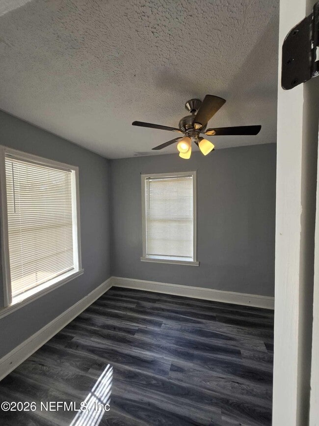 Foto del edificio - 1551 E 27th St