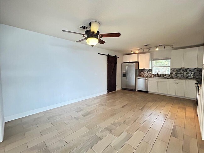 Building Photo - 1241 N Lake Elbert Dr NE