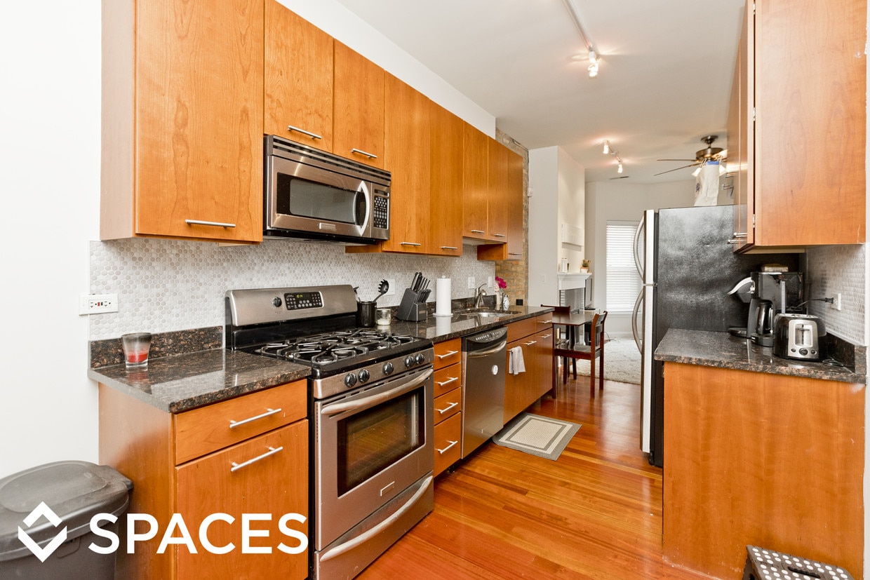 Primary Photo - 807 W Lill Ave