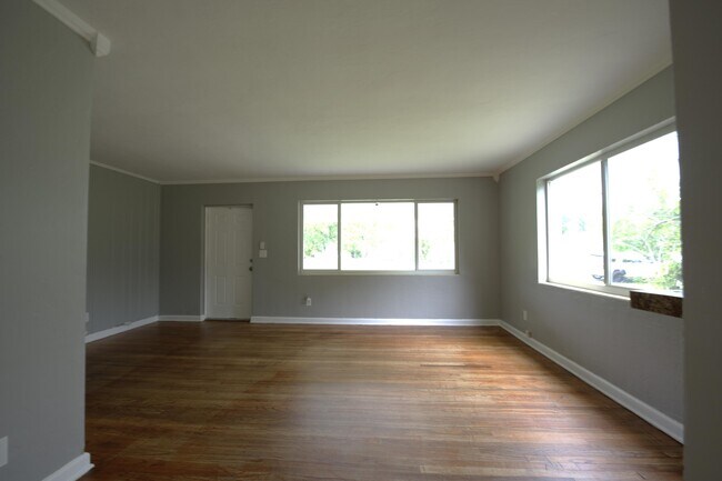 Building Photo - 3358 Rostan Ln