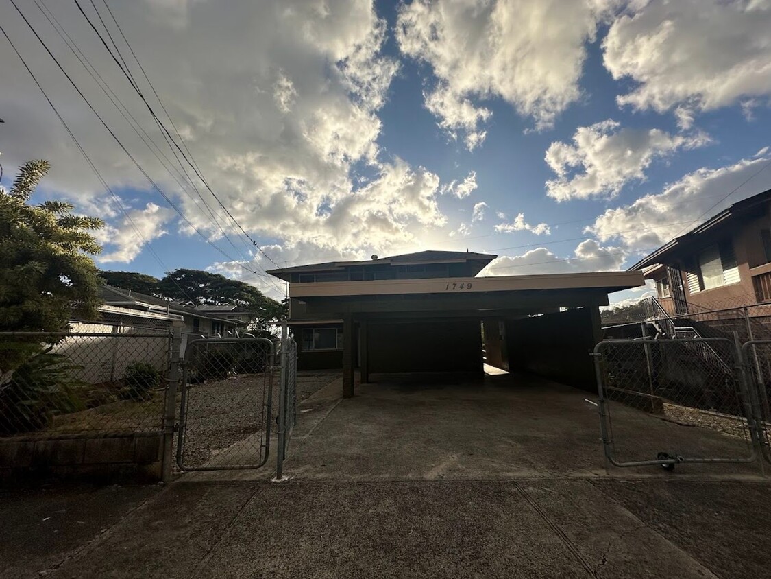 Primary Photo - KALIHI UKA House 6 bedrooms, 2 full bath a...