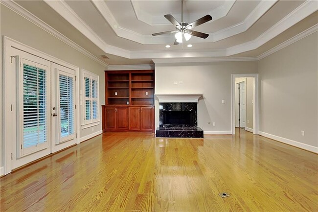 Building Photo - 601 Peach Pl