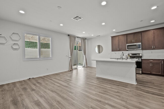 Foto del edificio - 14610 Isla Vista Dr