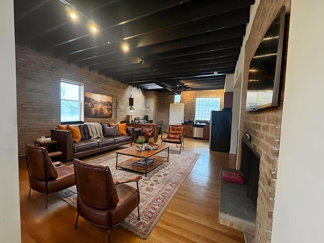 Photo - 916 W Belmont Ave Apartment