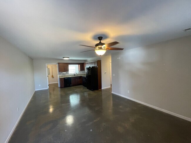 Building Photo - Available on September 10th, 2026!  2 bed 1 bath duplex in Denver NC!