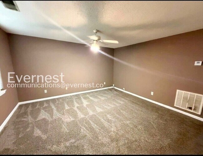 Foto del edificio - 2543 Hampstead Dr