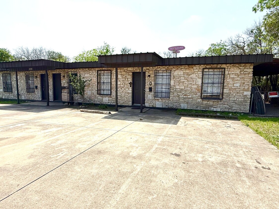 Primary Photo - 520 Prado St