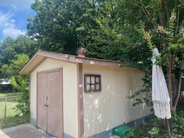 Building Photo - Remodeled 1 story with open floor plan