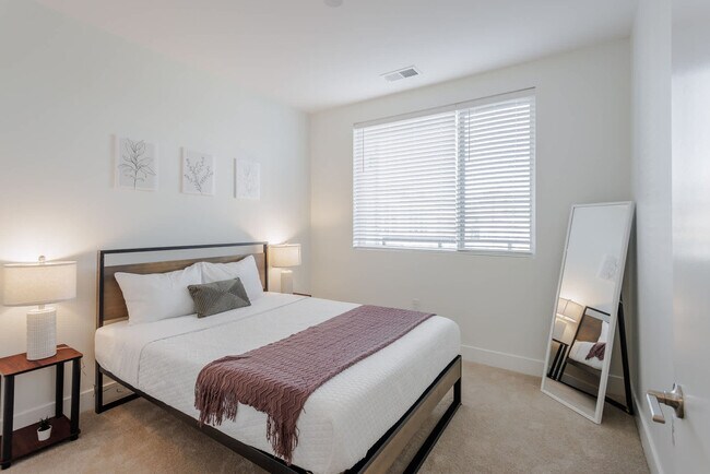 Foto del edificio - 601 E Pete Rose Wy