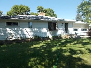 Building Photo - 2414 Meadowood St
