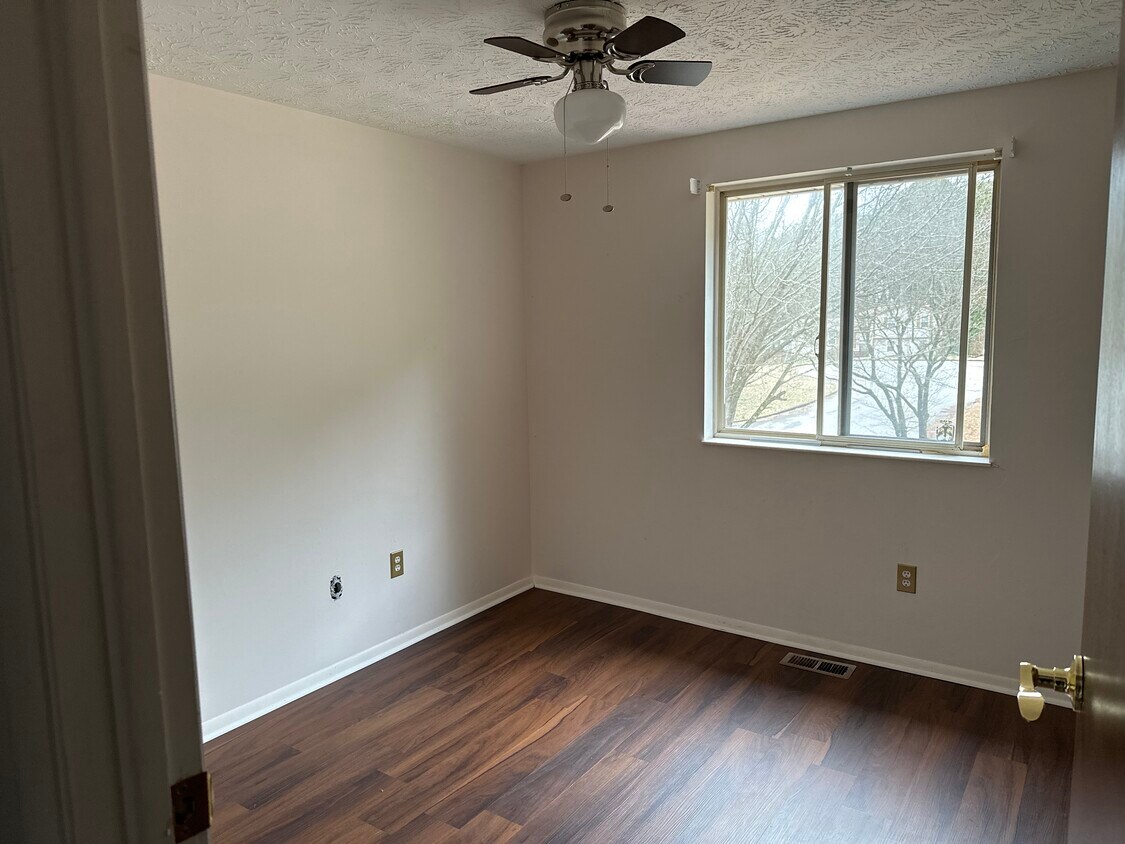 Building Photo - 1065 Martin Rd