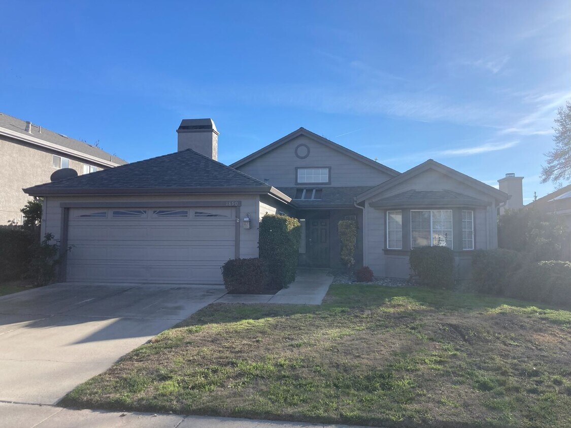 Primary Photo - Move in Today! 3 Bedroom 2 Bath Tracy Home
