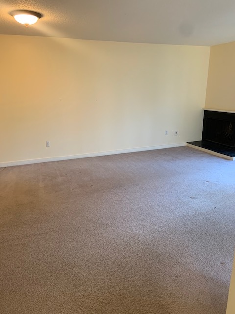 Living RToom - 9 Greenbriar Dr