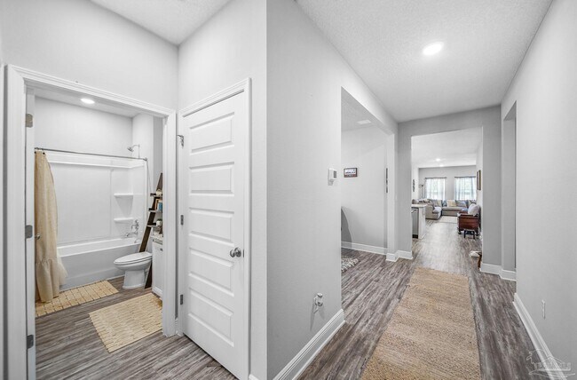 Foto del edificio - 7588 Burnside Lp