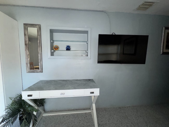 Photo - 6001 NW 43rd Ave House