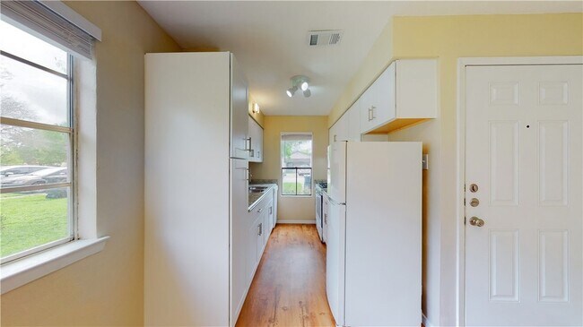 Foto del edificio - 1513 Pine Ridge Dr