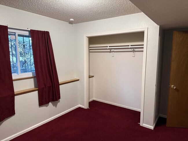 Foto del edificio - 4039 Cooke Dr