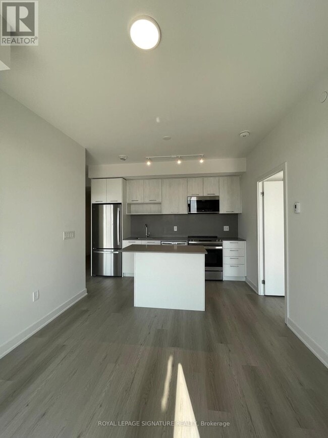 Building Photo - 40 Lagerfeld Dr