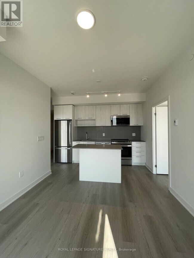 Photo du bâtiment - 40 Lagerfeld Dr