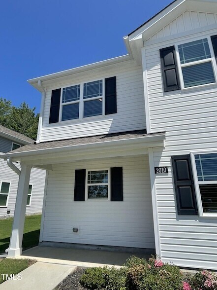 Foto del edificio - 2010 Wiggins Village Dr