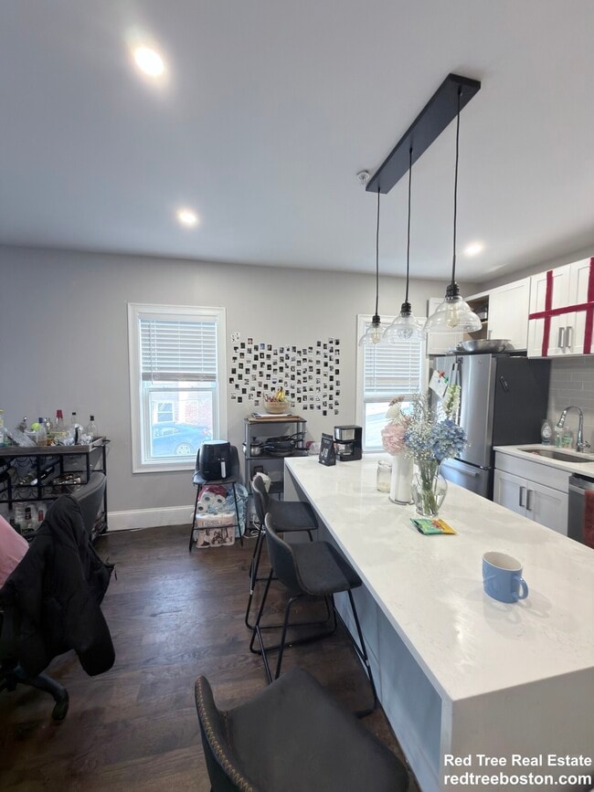 Building Photo - 156 Hillside St